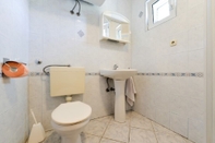 In-room Bathroom Edi - Amazing Location by the sea - A3