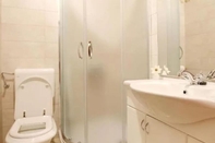 Phòng tắm bên trong Josi - Modern old - H