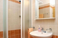 In-room Bathroom Stuk- With Terrase and Close to the sea - A2