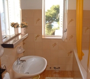 In-room Bathroom 7 Mer - 50m From Beach - A1 Meri 1