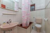 In-room Bathroom Mari - Great Location 30m From the sea - A1 Donji