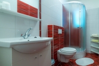 In-room Bathroom Anđela - 80 m From Beach - A3