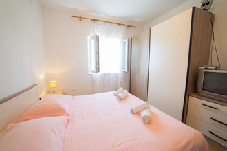 Bedroom 4 Zora - With Large Garden Terrace - A Donji-polanda