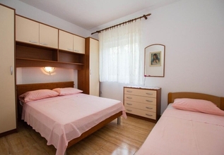 Kamar Tidur 4 Juri - 60 m From sea - A8