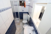 Toilet Kamar Juri - 60 m From sea - A8