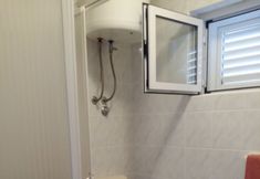 In-room Bathroom 4 Edi - 40 m From Beach - SA2