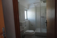 In-room Bathroom Mari - 100 m From Beach - A2