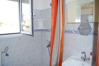 In-room Bathroom Krila - Cozy and Seaview - A1