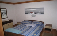 Bedroom 7 Dvor - 20 m From Beach - A1