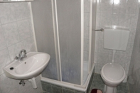 In-room Bathroom Zvone - 100 m From sea - A1