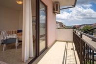 Bedroom Gold - 300 m From Beach - A2