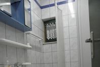 In-room Bathroom Brane - 180m to the sea - A1