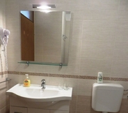 In-room Bathroom 7 Forna - Free Parking - A1