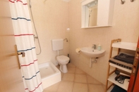 In-room Bathroom Uga2 - 70m From the Beach - A3-kat