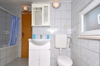 In-room Bathroom Aurelija - 20 m From Beach - A3