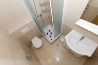 In-room Bathroom Anka - Amazing Location - SA4