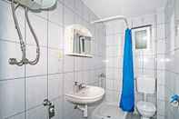 In-room Bathroom Zdenka - 70m From sea - A3