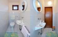 In-room Bathroom 4 Julijana - Economy Apartment - A1