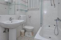 Toilet Kamar Kate - With Large Terrace - A1