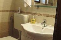 In-room Bathroom Forna - Free Parking - A2