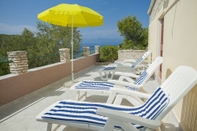 Kolam Renang Villa Bistrana - 15m From sea - H