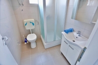 In-room Bathroom Mato - With Parking - A1