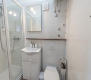 Toilet Kamar 6 Muvil - 100 m From the sea - A1 - Bordo