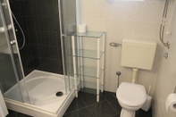 In-room Bathroom Zdenka - 10 m From the Beach - A4
