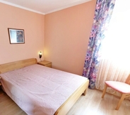 Bedroom 3 Amalia - Family Friendly With Parking - A4 Megi