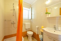 In-room Bathroom Zak - 30m From Beach - A5 Iva