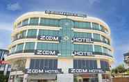 Exterior 3 Zoom Hotel