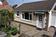 Exterior Captivating 2 Bedroom Bungalow in Mumbles