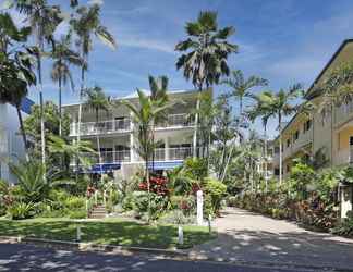 Exterior 2 Tropical Paradise right on the Beach