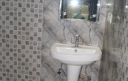 In-room Bathroom 3 Goroomgo Suhana Homestay Guwahati