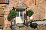 Exterior Paddock Cottage - Romantic Bolthole in Rural Idyll