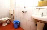 Phòng tắm bên trong 5 Goroomgo Blue Moon Guest House Guwahati