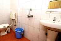 In-room Bathroom Goroomgo Blue Moon Guest House Guwahati