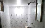 In-room Bathroom 7 Goroomgo Dylan Cafe & Guest Jodhpur