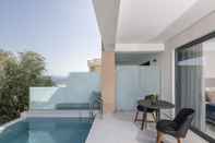 Swimming Pool Nuovo Luxury Suites