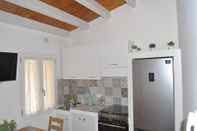 Phòng ngủ Captivating 1-bed Apartment in Agrigento