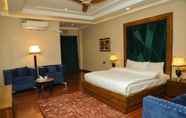 Bedroom 4 Royal Mansion Hotel