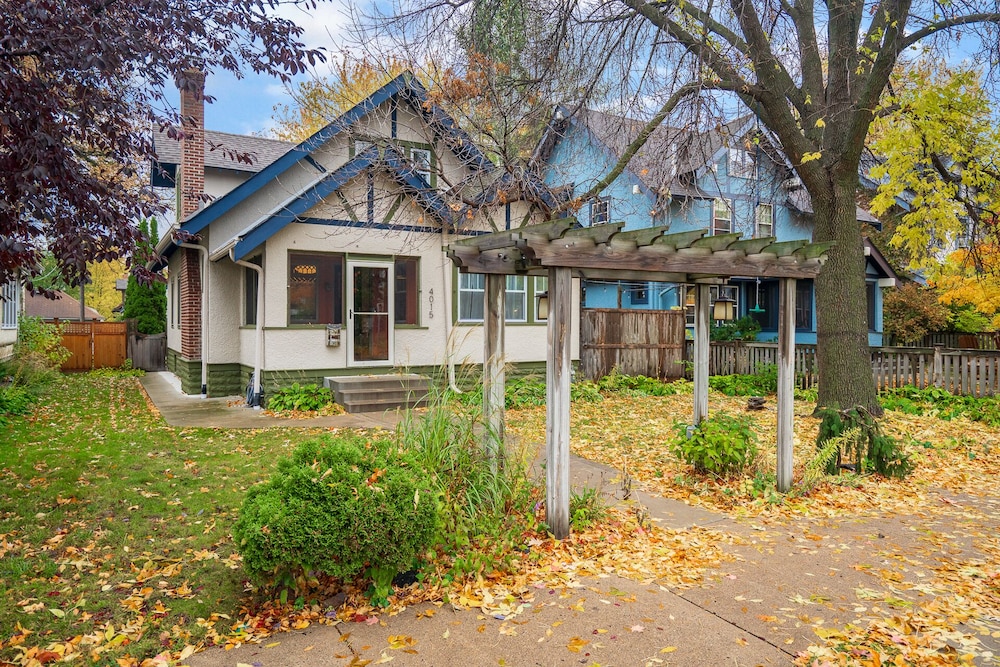 EXTERIOR_BUILDING Lyndale Bungalow