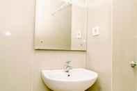 Toilet Kamar Nice And Elegant Studio At Paramount Skyline Apartment