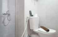 Toilet Kamar 6 Exclusive And Comfy Studio Room Apartment At Taman Melati Surabaya