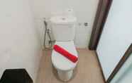 Toilet Kamar 6 Homey And Warm Studio At Sky House Bsd Apartment