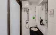 Toilet Kamar 5 Homey And Warm Studio At Sky House Bsd Apartment
