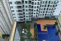 Kolam Renang Spacious And Comfy 2Br Apartment Green Bay Condominium