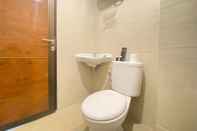 In-room Bathroom Cozy 1Br Hook Apartment With Pool View At Gateway Pasteur