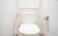 Toilet Kamar 7 Comfort And Minimalist 3Br Apartment At Bellagio Residence