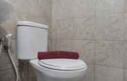 Toilet Kamar 5 Nice And Enjoy Studio At Great Western Apartment